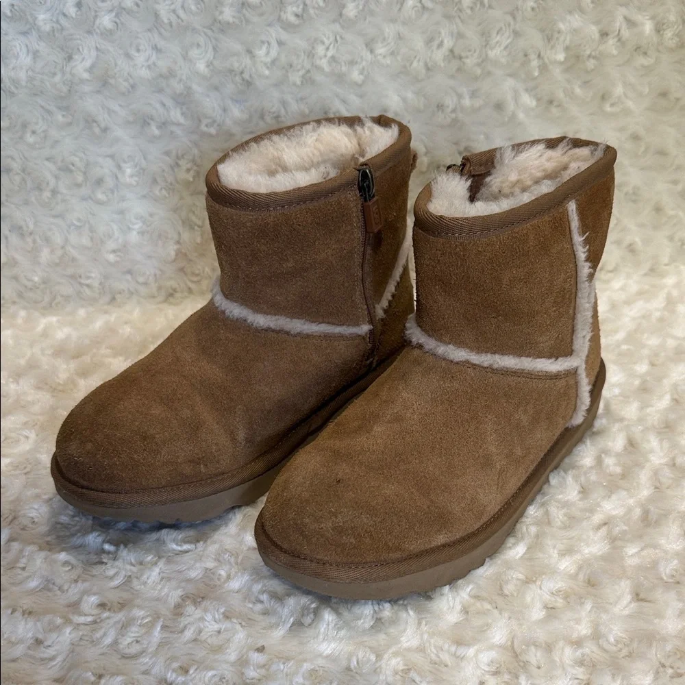 UGG tang short boots with zipper for big girl size 4